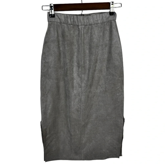 Wilfred Free Aritzia • Vegan Suede Lis Skirt - Picture 2 of 10